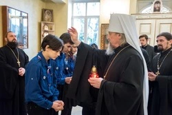 Чернянские и старооскольские православные активисты привезли в регион частицу Вифлеемского огня