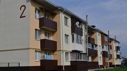 Строители утеплили фасад дома в Ездочном