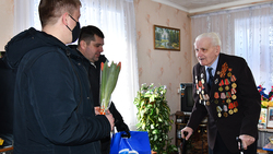 Главы администраций поселений проведали ветеранов Чернянского района и вручили подарки