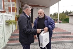 Чернянские власти поздравили с Днём отца родителей погибших участников СВО