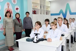 22 ученика занимаются сегодня в медицинских классах на базе поселковой школы №1