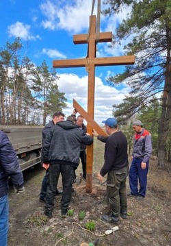 На въезде в посёлок Чернянка со стороны Нового Оскола установлен новый Поклонный крест