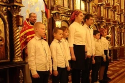 Сотни верующих чернянцев встретили Воскресение Христово в Успенском храме