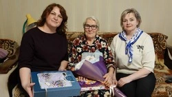 Партийцы поздравили труженицу тыла из села Огибное с 90-летием