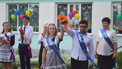 Два одиннадцатиклассника завершили учебный год в волоконовской сельской школе