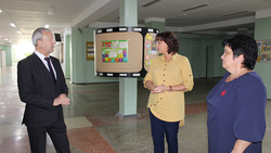 Александр Скляров оценил косметический ремонт чернянской школы №4