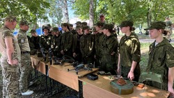 70 девушек-курсантов начали военно-патриотическую смену «Армата» в Чернянском районе