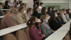 Наталия Зубарева вручила благодарности студентам-медикам за волонтёрство во время пандемии