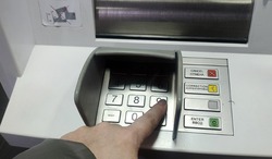 Житель Чернянки украл у своего приятеля 120 000 рублей с банковской карты