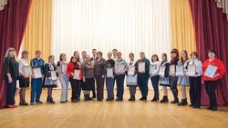 Чернянские школьники получили награды за победу в олимпиаде по избирательному праву