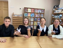 «Праздник белых журавлей» провели для школьников в Чернянской районной детской библиотеке