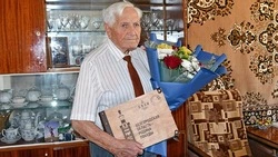 Ветеран ВОВ из Чернянки Иван Фёдорович Мурзин принимает сегодня поздравления с 98-м днём рождения