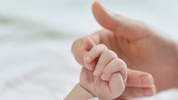 Близкие родственники новорождённого смогут оформить отпуск по уходу за ребёнком
