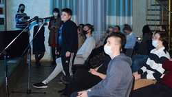 Жители Чернянского района приняли участие в поэтическом вечере центральной библиотеки