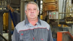 Чернянец Олег Теплов много лет трудится мастером маслобойного производства