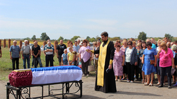 Церемония перезахоронения останков воина Петра Овчарова прошла в Чернянском районе