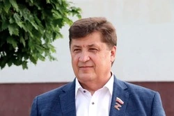 Председатель областной Думы Юрий Клепиков поздравил чернянских школьников с окончанием учебного года