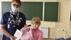 Ученики из Чернянки получили портфели от местного отделения «Российского Красного Креста»