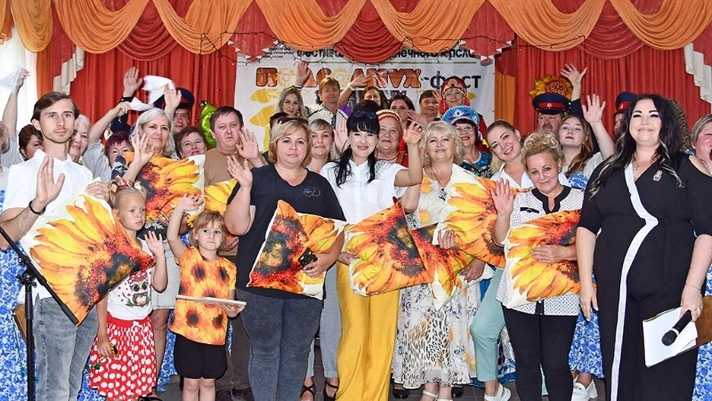 Жители Большанского сельского поселения стали участниками самобытного фестиваля «ПОДсолнуХ-фест»