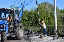 Строители приступили к ремонту моста на улице Кольцова
