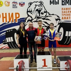 Чернянские спортсмены-тяжелоатлеты привезли золото и серебро из Мценска 