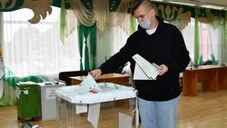 Три поколения семьи Шаповаловых посетили избирательный участок №1094