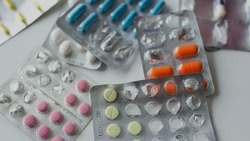 Вячеслав Гладков поручил улучшить работу сервиса по доставке льготных лекарств на дом
