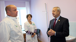 Александр Скляров посетил офис врача общей практики в селе Малотроицкое