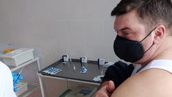 Руководитель Кочегуренского сельского поселения Роман Дурнев сделал прививку против ковида