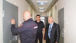 Член Общественного совета Андрей Громов посетил чернянский изолятор временного содержания