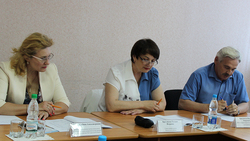 Директор чернянского техникума Елена Бобас поблагодарила глав КФХ за помощь в ремонте