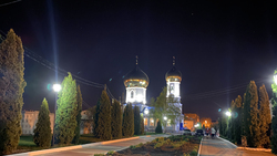 Православные чернянцы встретили Благодатный огонь в стенах Успенского храма в ночь Пасхи