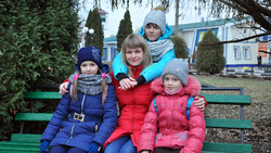 Тройное счастье. Жительница посёлка Анастасия Цыганова рассказала о ценности материнства