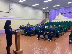 Чернянские правоохранители провели уроки профориентации для школьников