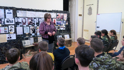 Чернянские школьники посетили выставку «В боях за родной край» в краеведческом музее
