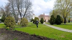 Специалисты санитарной службы приступили к обработке территорий Чернянского округа от клещей