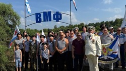 Чернянцы отметили День ВМФ торжественным возложением цветов к памятному знаку
