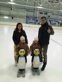 Руководство ледовой арены «Айсберг» пригласило чернянцев на семейный час 