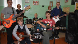 Дом пионеров и школьников объявил о наборе детей в творческое объединение «Юный гитарист»