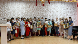 20 работников торговли Чернянского района получили награды в профессиональный праздник