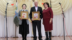 Жители Новой Масловки получили памятные подарки от администрации сельского поселения