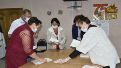 Александр Юрин стал первым голосующим 13 сентября на избирательном участке в селе Окуни