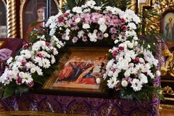 Митрополит Иоанн провёл Божественную литургию в Успенском храме посёлка Чернянка в Лазареву субботу
