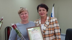 Татьяна Круглякова вручила благодарности председателям чернянских участковых избирательных комиссий