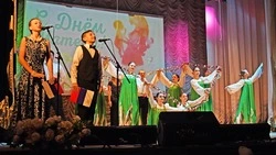 Чернянские артисты подарили всем мамам муниципалитета душевный концерт «Спасибо тебе, мама»