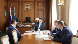 Вячеслав Гладков провёл совещание с руководителем подразделения Росавтодора Сергеем Недялковым