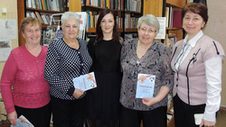 Пенсионеры из Чернянки получили свидетельства об окончании курсов компьютерной грамотности