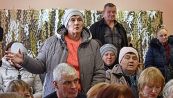 Власти муниципалитета встретились с жителями Новореченского поселения