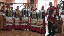 Фольклорный ансамбль «Прялица» из Захарово побывал в гостях в Малотроицком