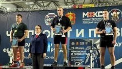 Чернянец Артём Бараковский завоевал золото на первенстве ЦФО по пауэрлифтингу